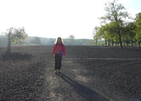 Appelplatz v KT Ravensbrück - zahájení rekonstrukce transportu smrti 9.5.2012